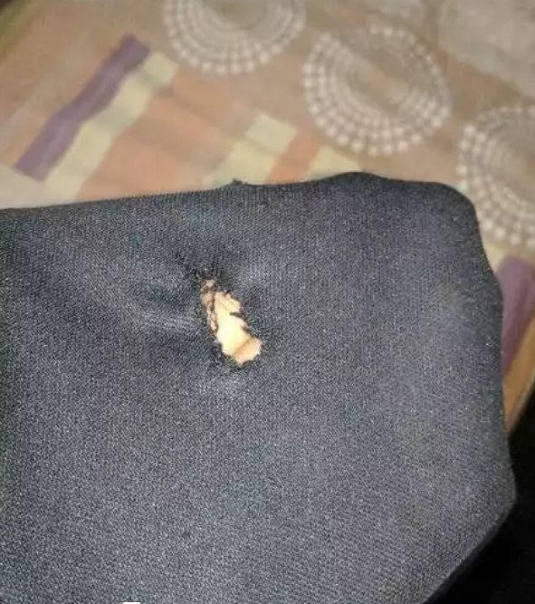 Pakaian Bolong