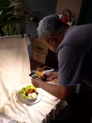 Foto produk makanan yang dilakukan sendiri oleh pasangan suami istri ini.