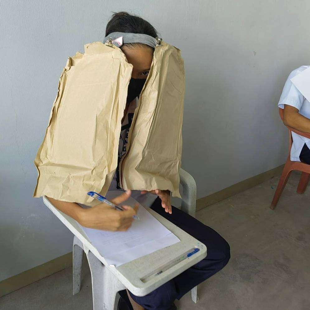 Topi kardus Topi kardus