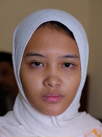 MUA Curhat Riasannya Dihapus
