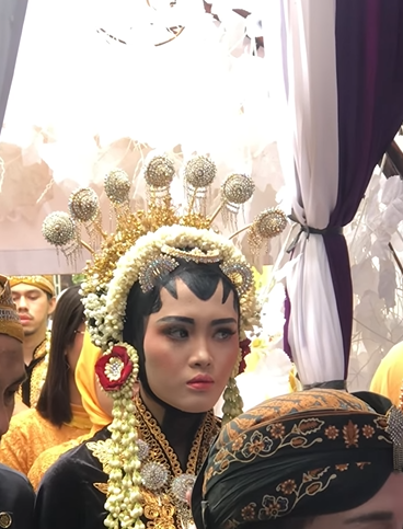 MUA Curhat Riasannya Dihapus