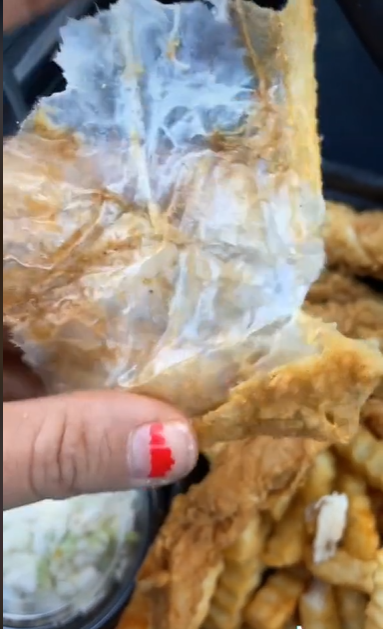 Beli Ayam Krispi, Wanita Ini Kaget Dapat Kertas Goreng