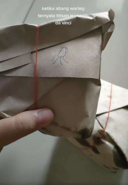 Beli nasi bungkus malah sulit bedakan isi lauknya.