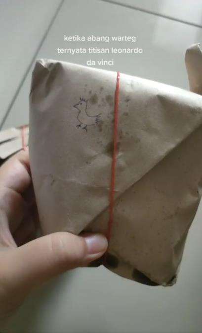 Beli nasi bungkus malah sulit bedakan isi lauknya.