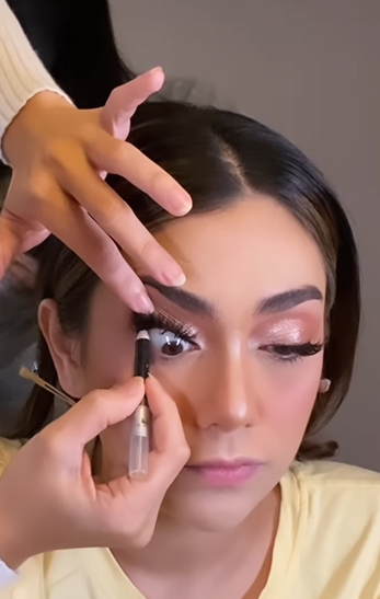 Memakai Eyeliner