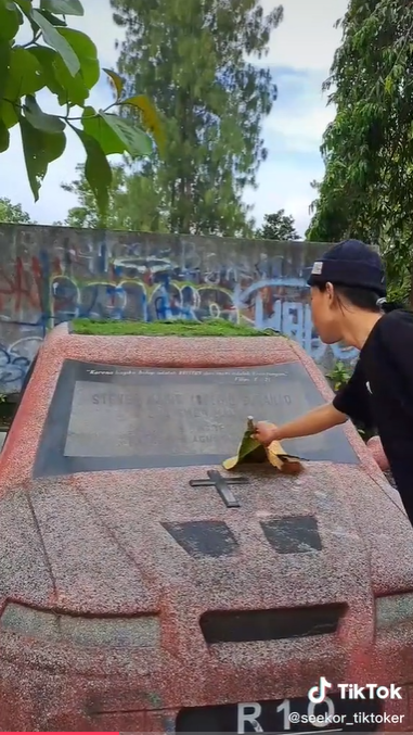 Makam Unik di Jogja, Batu Nisannya Bentuk Mobil Sedan