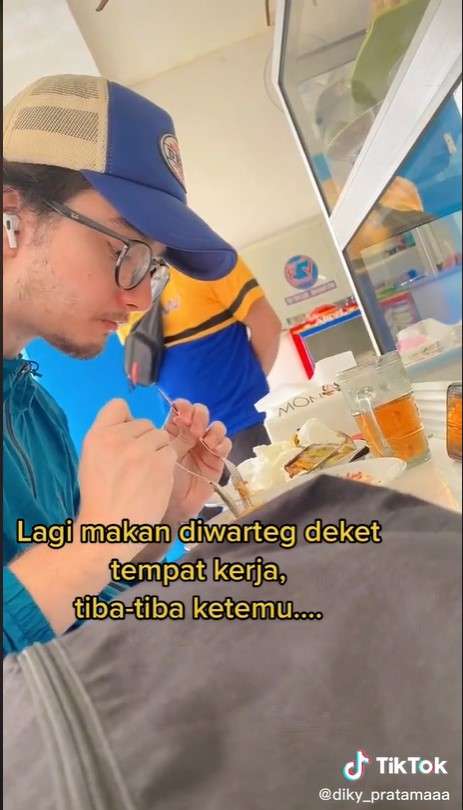 Bryan Domani makan di warteg