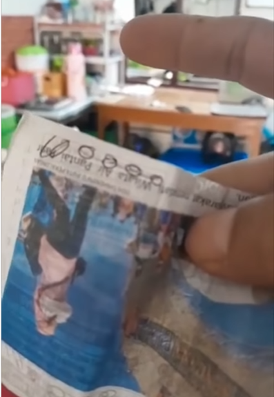 Pria Diduga ODGJ Beli Makanan Pakai Kertas Koran