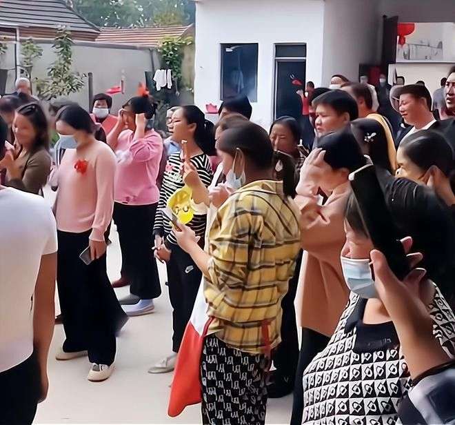 Viral Adik Perempuan Gantikan Mempelai Pria di Pernikahan