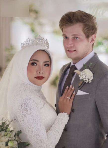 Dicibir tak pantas dapat suami bule, jawaban wanita ini bikin diam seribu bahasa.