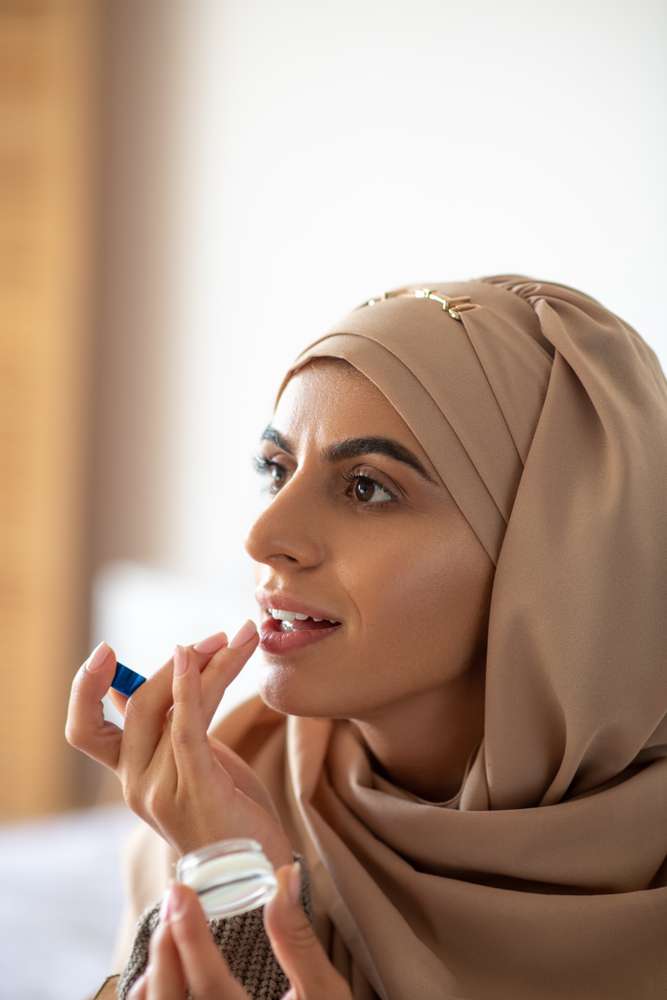 Memakai Lip Balm