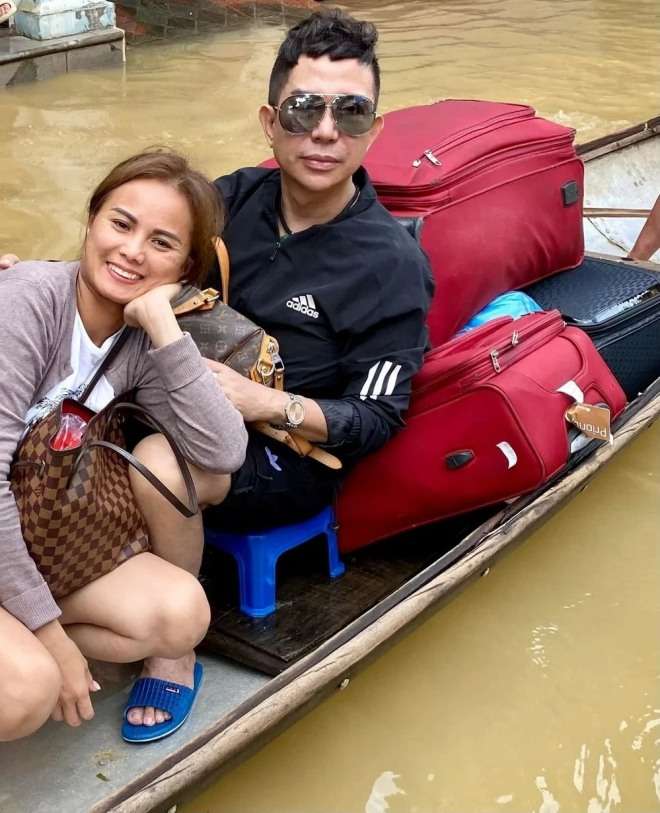 Meja hingga Kulkas Terendam, Artis Ini Pasrah Rumah Seharga Rp13 Miliar Kebanjiran