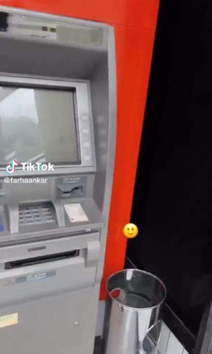 Viral ATM tersempit bikin nasabah auto sesak saat masuk ke dalamnya.