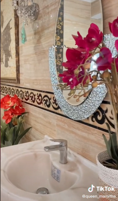 Viral Toilet Umum Mewah di Pom Bensin, Bernuansa Emas bak Masuk Hotel Bintang 5