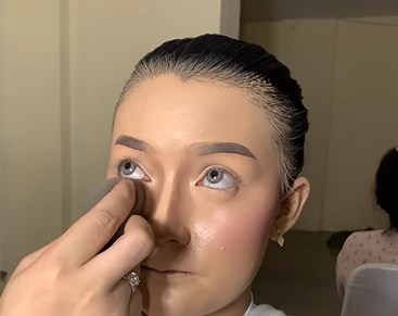 Memakai Concealer