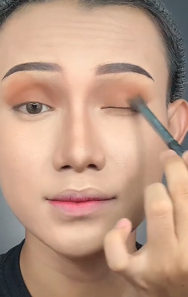 Memakai Eyeshadow