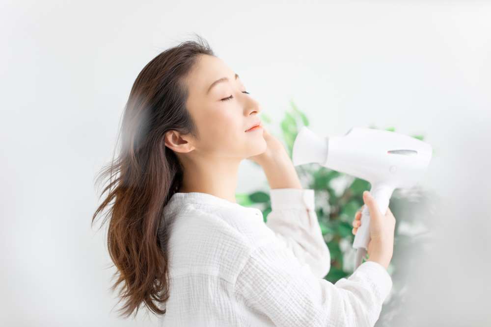 Menggunakan Hairdryer