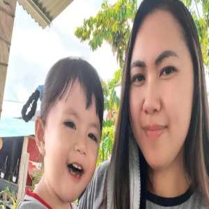 Curie bersama putrinya Melody