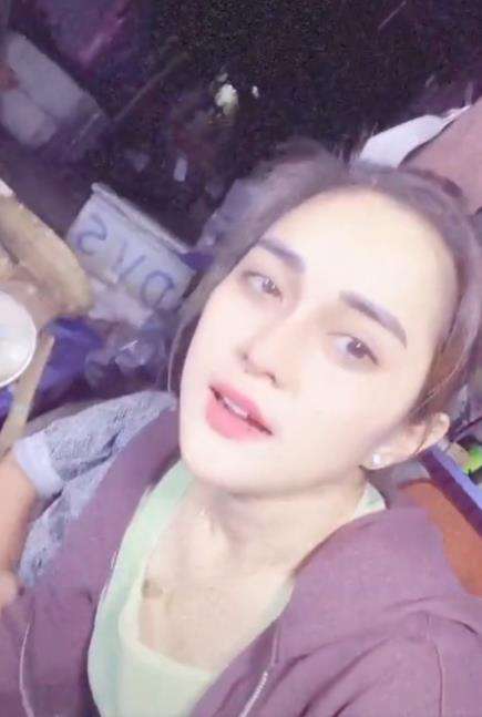 Heboh penjual ikan cantiknya mirip artis Nafa Urbach.