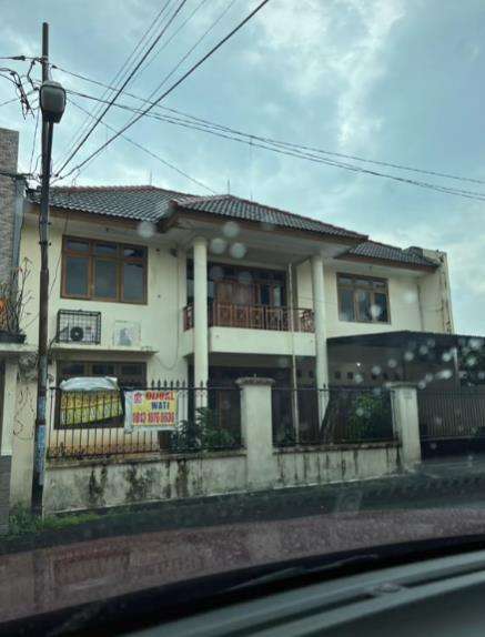 Transformasi rumah tua jadi hunian minimalis dan modern.