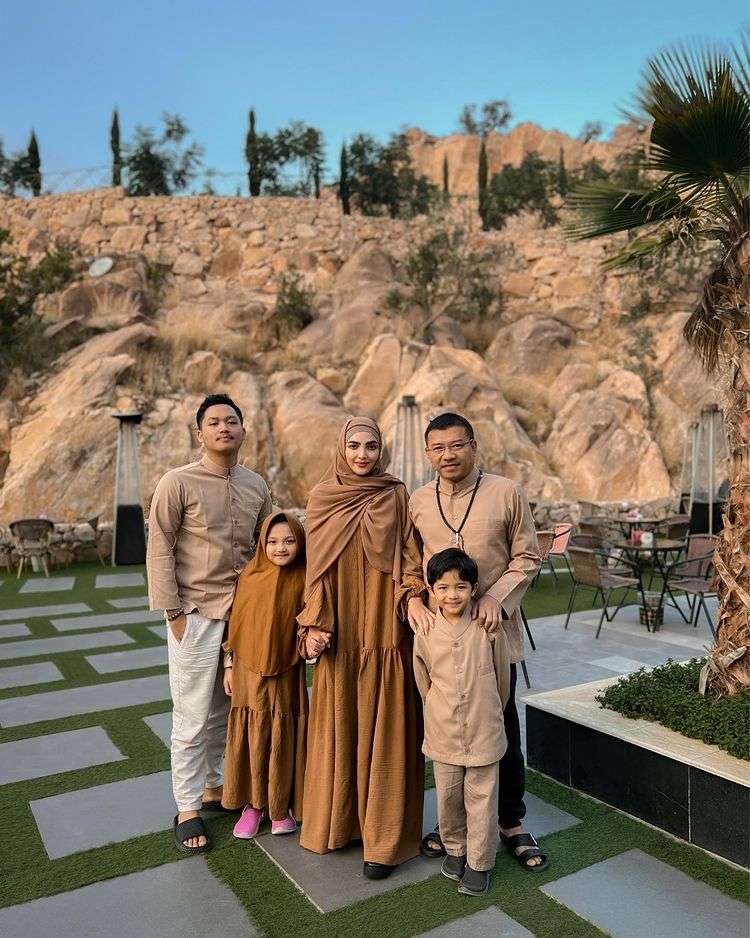 Keluarga Anang