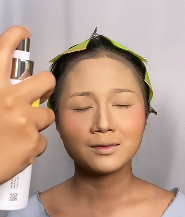 Menyemprotkan Setting Spray