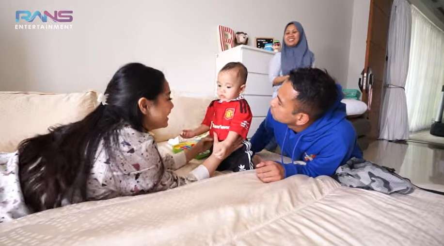 Raffi bersama Nagita dan Rayyanza