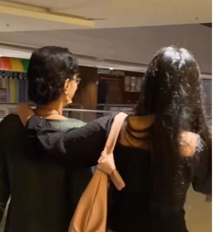 Pria Ini Ajak Ibu di Kencan Pertama, Reaksi Sang Pacar Bikin Salfok