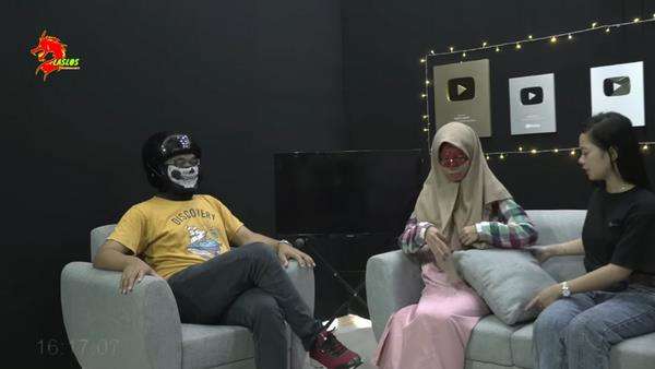 Viral kuntilanak berubah jadi manusia usai kepalanya dipaku.