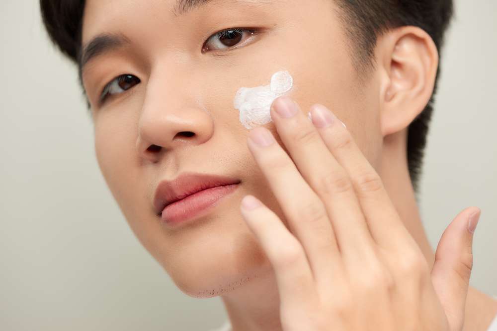 Memakai Skincare