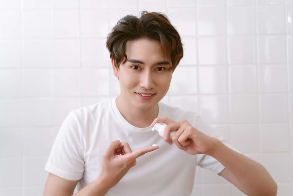 Memakai Skincare