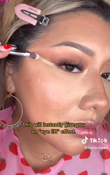 Memakai Concealer