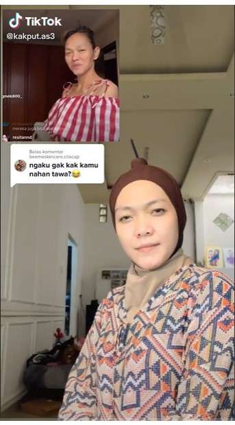 Wanita mirip Bunda Corla