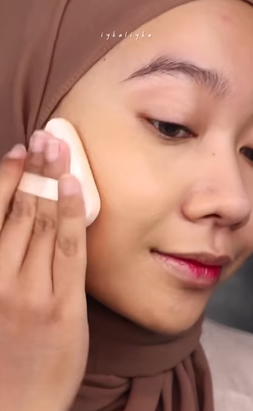 Memakai Makeup