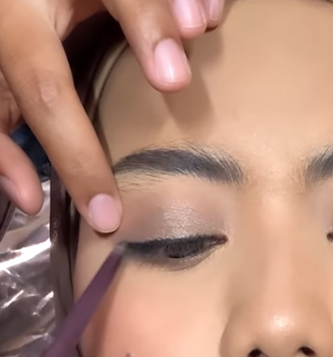 Membuat Wing Eyeliner Membuat Wing Eyeliner