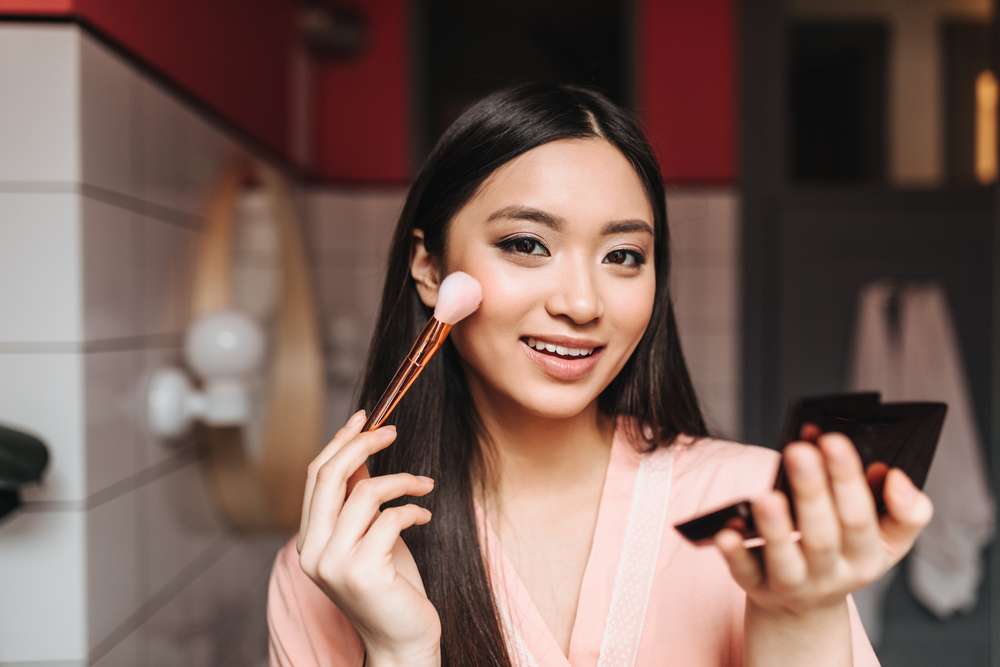 Tips Menggunakan Foundation agar Terlihat Natural dan Menyatu dengan Kulit