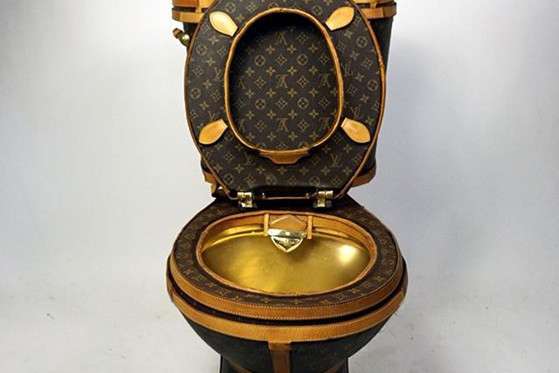 Toilet LV