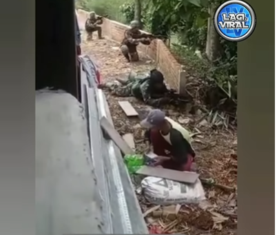 Aksi Pria Ini Jadi Sorotan, Santai Makan Meski Tentara di Sampingnya Adu Tembak