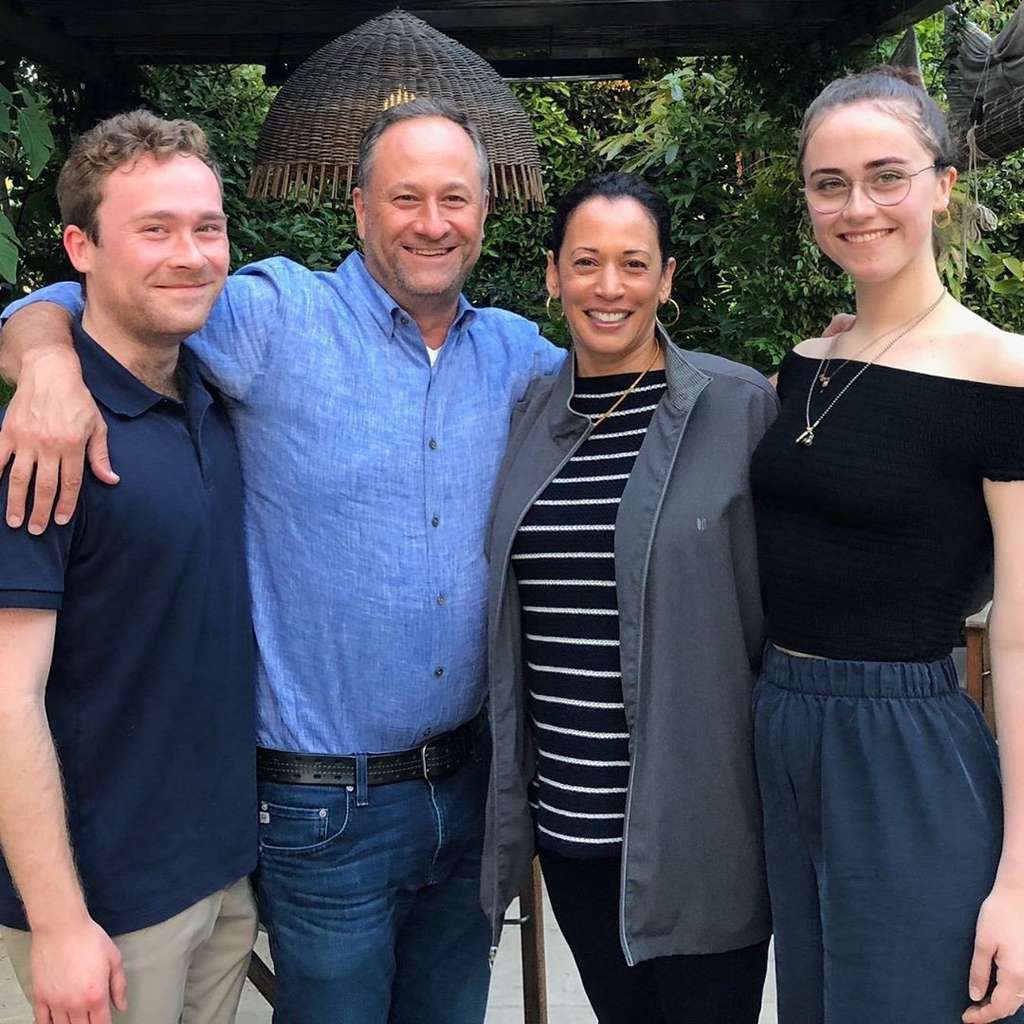 Kamala Harris beserta suaminya Douglas Emhoff dan dua anak angkatnya