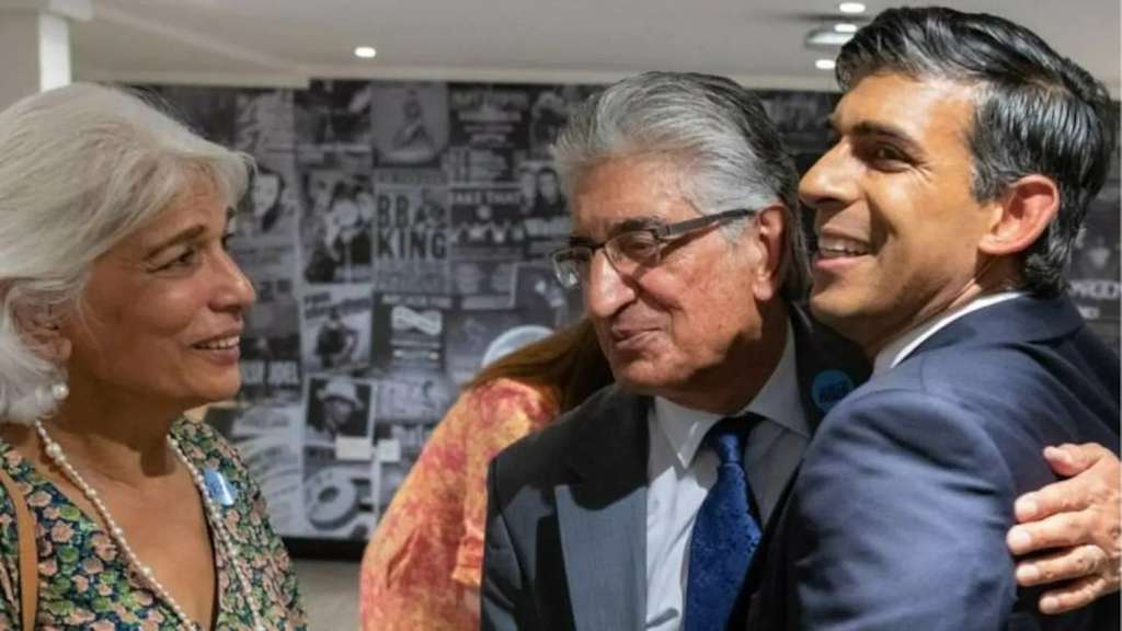 Rishi Sunak dan kedua orangtuanya