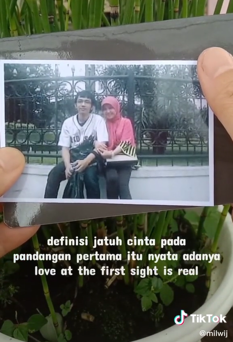 wanita bertemu cinta pertama