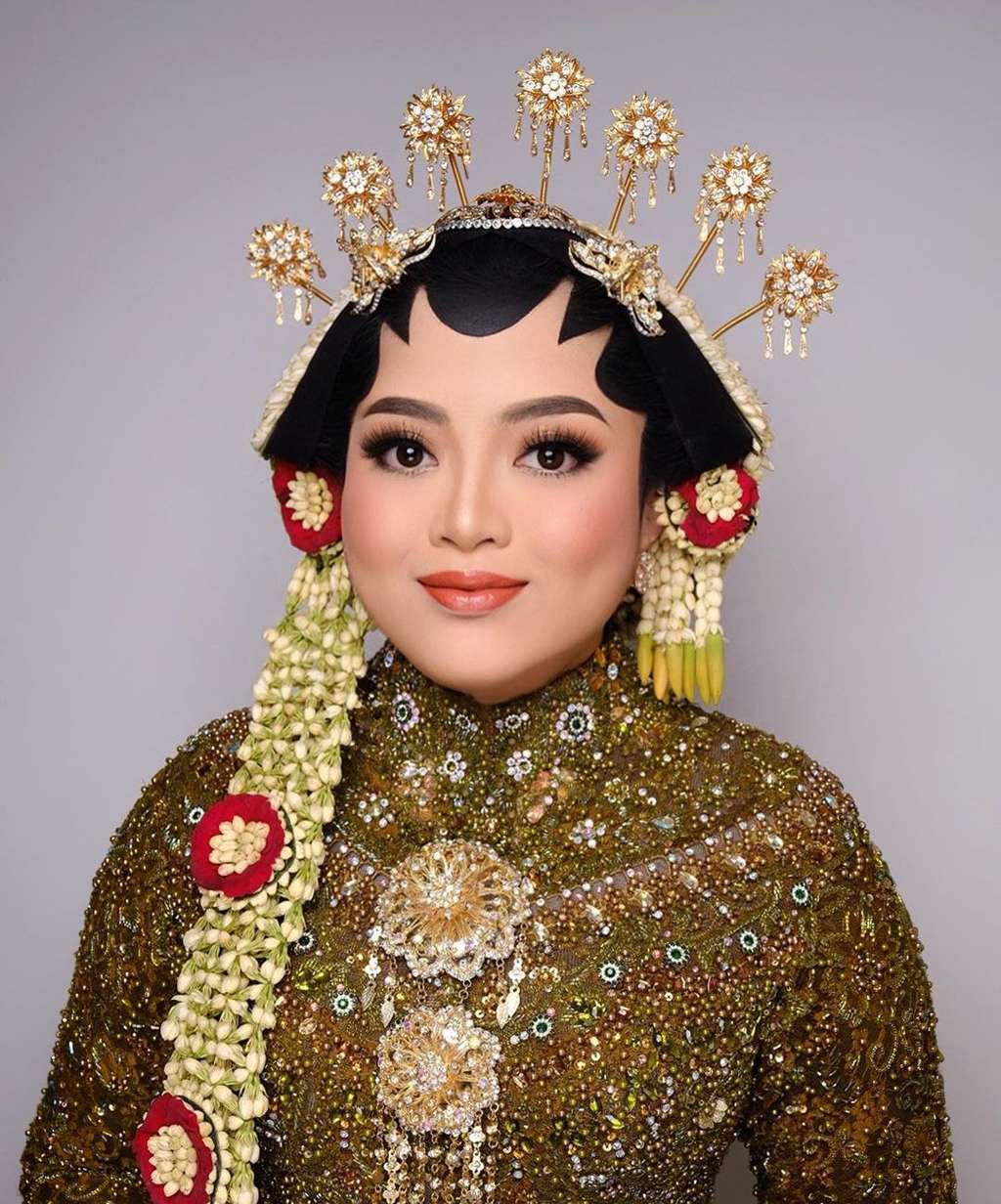 Hasil Makeup Pengantin Setelah Memakai Manset yang Digunting