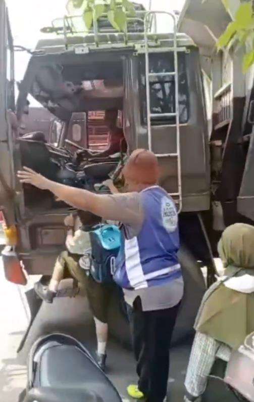 Viral siswa SD pulang sekolah dijemput optimus prime.