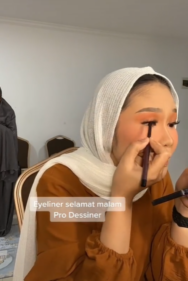 MUA Rias Wajah Sendiri Saat Menikah