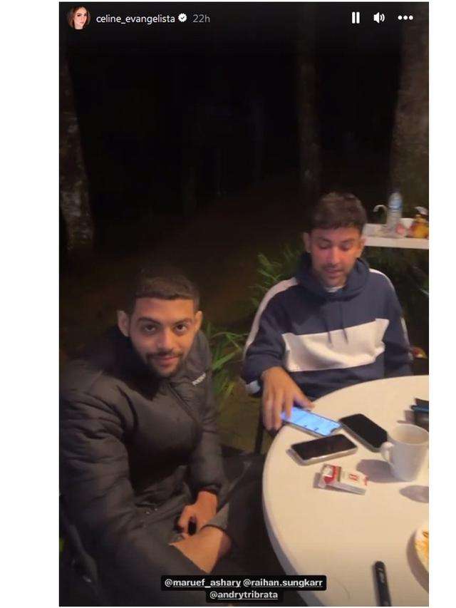 Pamer Momen Bareng Teman