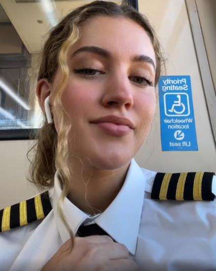 Curhat co-pilot cantik.