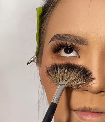 Memakai Bedak Memakai Bedak