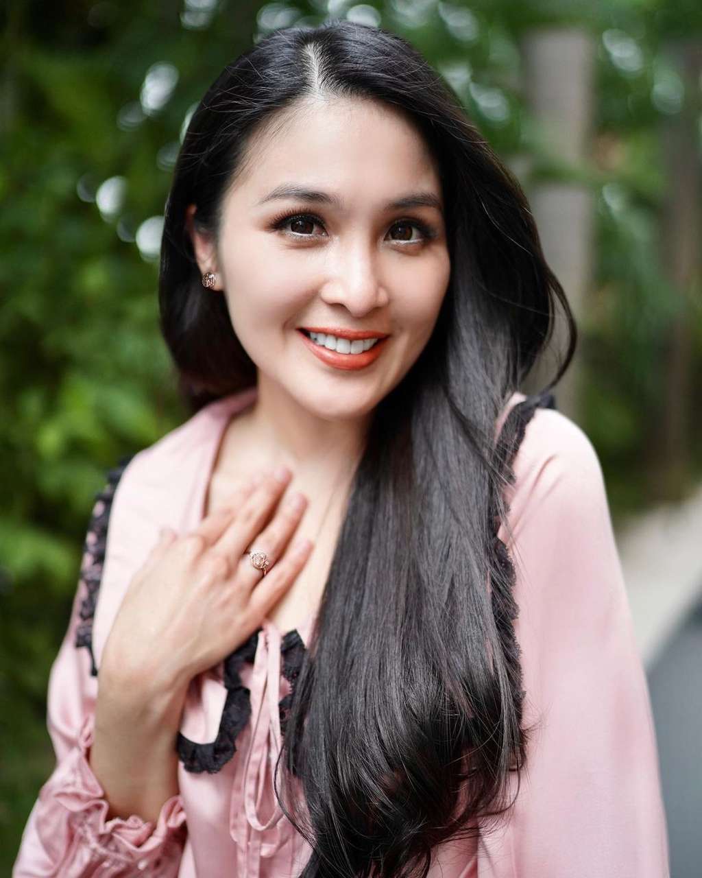Instagram @sandradewi88