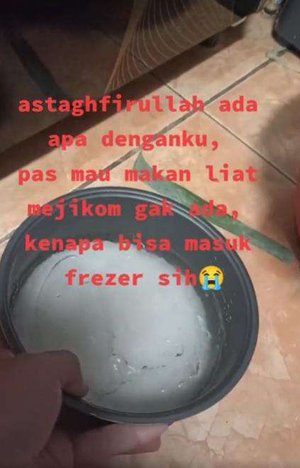 Ngakak, emak-emak salfok waktu masak nasi.
