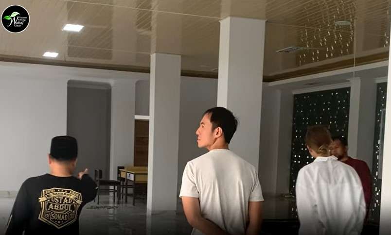 Daniel dan Viola kunjungi pesantren